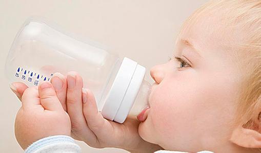 宝宝断奶不吃奶粉的12个解决办法,怎么给小宝宝断奶