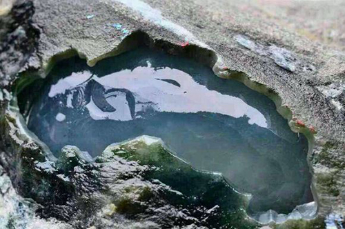 翡翠高货原石欣赏,高货帝王绿翡翠原石欣赏