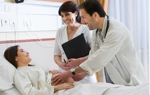 孕期肚子痒能不能挠,孕中期肚子痒挠了有什么危害