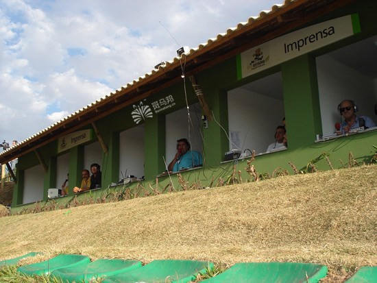 跑火车遇到的怪事,奇葩足球场