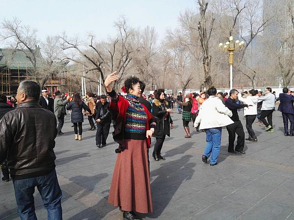 两位60岁老人去旅游,60后老俩口自驾穿越罗布泊无人区