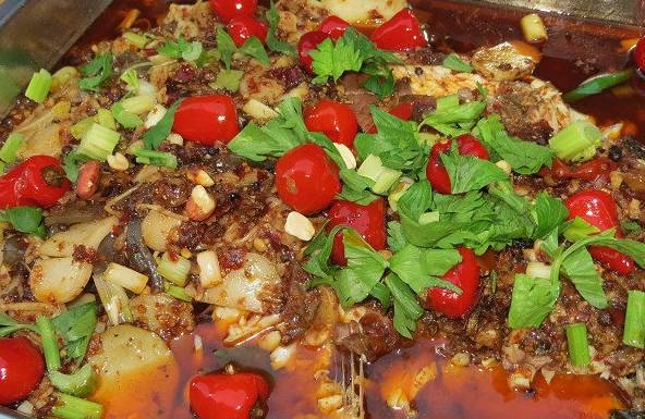 火爆排队的烤鱼,火爆排队的烤鱼小店