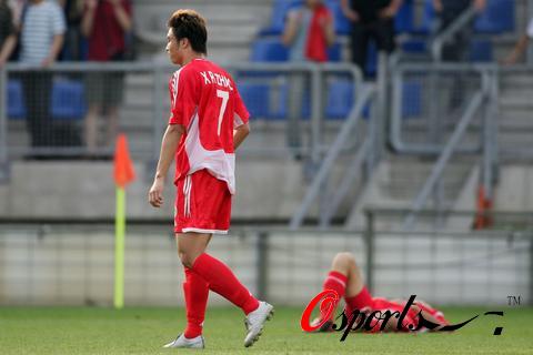 曾经与梅西抢首发的中国球员,比肩梅西的天才