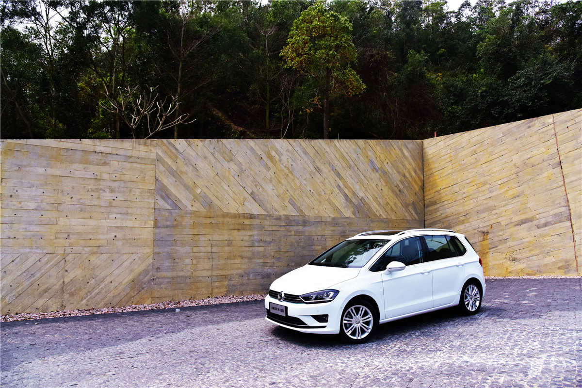 高尔夫嘉旅比高尔夫大多少,高尔夫与高尔夫嘉旅有什么区别