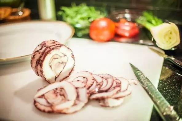 八爪鱼神秘吃法,八爪鱼特异功能