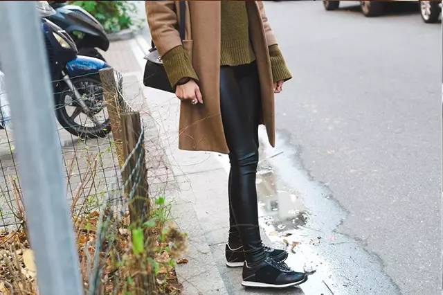 显瘦又修身的紧身牛仔裤搭配,紧身牛仔裤的穿搭显瘦又洋气