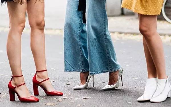 小学生怎么穿潮流时代的衣服 (小学生减龄时尚衣服)