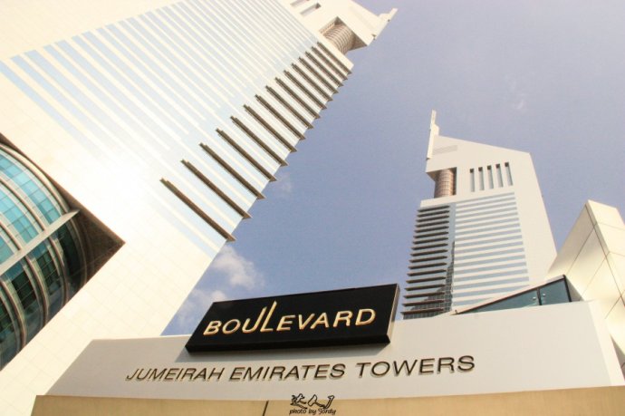 乘着地铁，乐购迪拜