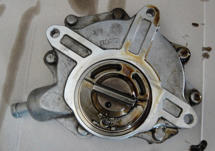 鲍斯真空泵排气口漏油,单级旋片真空泵漏油怎么解决