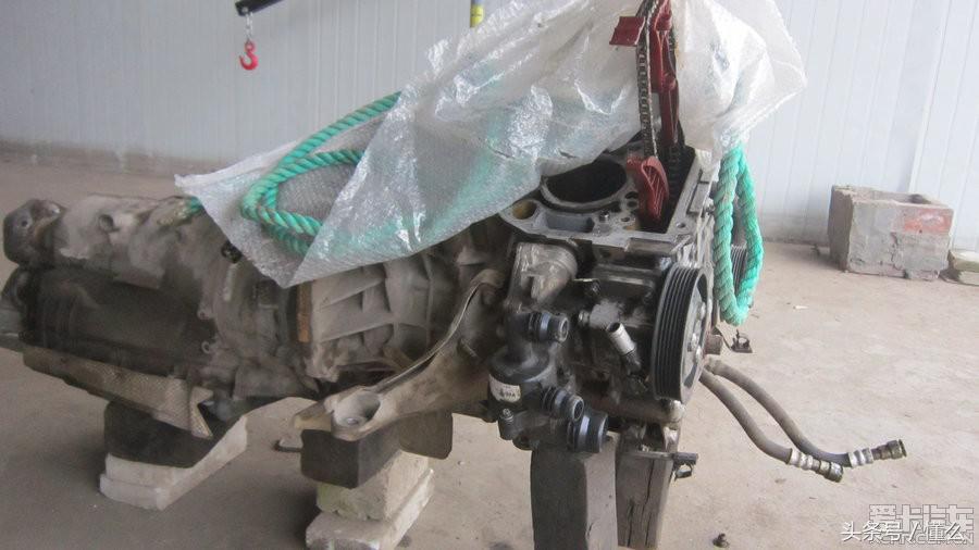 宝马320I大修发动机解决严重烧机油、冒蓝烟、尾气发臭问题
