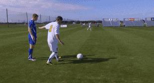 能做好两件事:盯人与解围,你就是个优秀中后卫