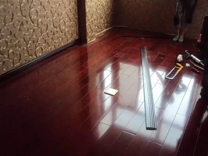 地板这样装，家人更安心