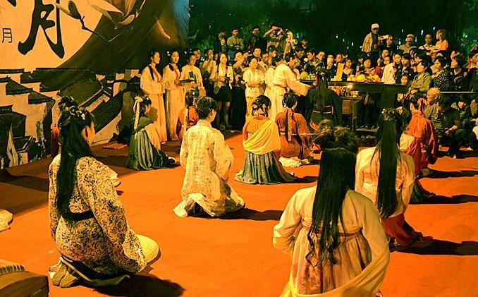 中秋节的由来和风俗简介,中秋节的由来及习俗ppt小学生