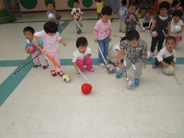 幼儿园自制体育器械有哪些,幼儿园自制户外体育器械手脚并用