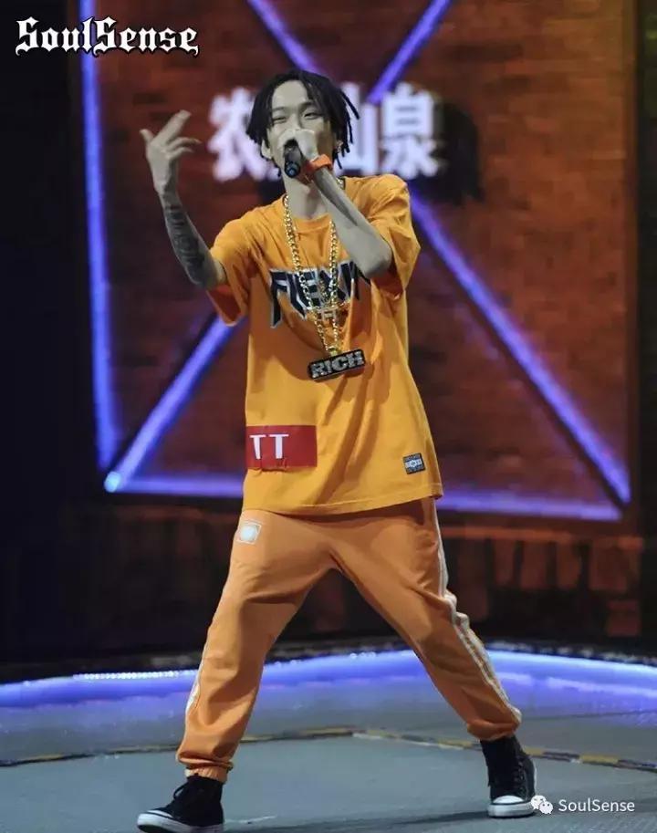 从《中国有嘻哈》rapper的服饰，看2017秋季服饰搭配