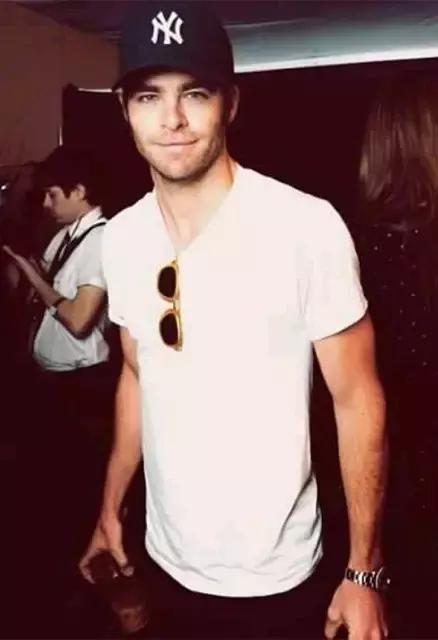 newera蓝色棒球帽,明星newera帽子同款棒球帽