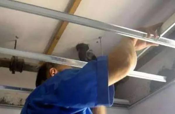 卫生间吊顶安装教程费用,卫生间吊顶装修施工全过程