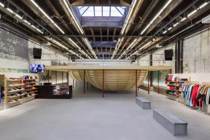 一件t恤才400,supreme经典款t恤