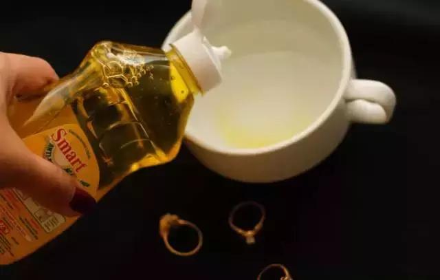 首饰脏了在家怎样清洗,首饰脏了怎么来清洗