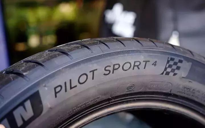 米其林竞驰4suv轮胎价格,米其林轮胎浩悦4对比竞驰4