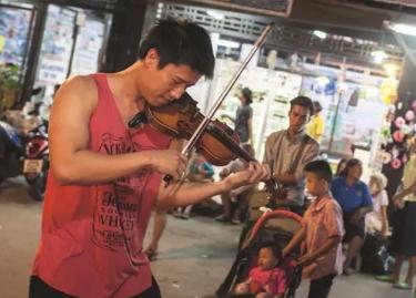 泰国拉差达火车头夜市攻略,泰国吃喝玩乐全攻略