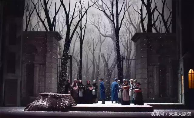 苦恼于现世的年轻人，你的爱情能否敌过贫穷？