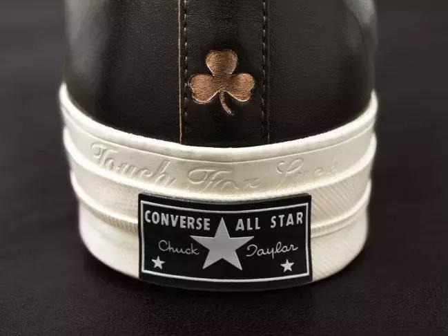 我的天,匡威居然把球衣裁开做了鞋面!