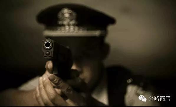 在街头弹珠台上完成人生的第一次*哈梭**，那10块钱我惦记了20年