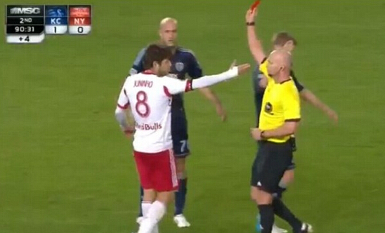 碰瓷的门将,碰瓷足球运动员