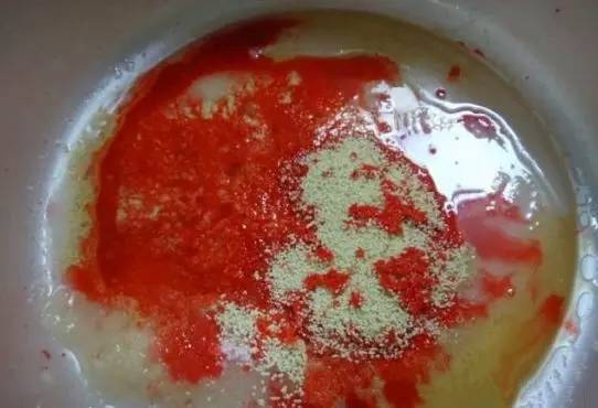 最简单鲫鱼窝料的自制配方,鲫鱼饵料自制配方野钓夏季