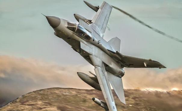 为什么战斗机双发,为什么战机都是两架一起