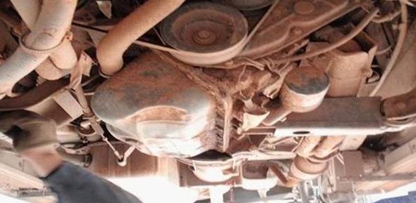 吉利帝豪新车自带底盘装甲吗,新车要不要做底盘装甲多少钱