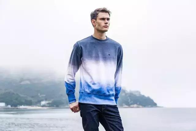 champion黑色和白色哪个好,champion复古低调