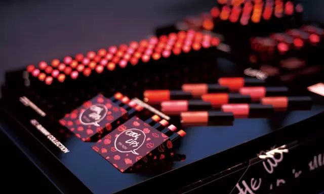 服装护肤品混搭,彩妆与服装结合