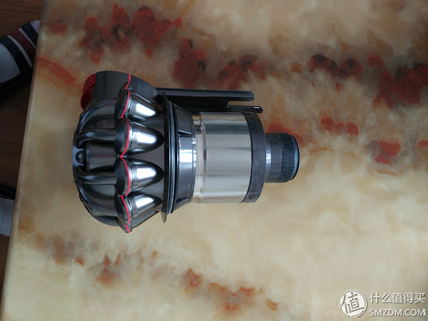 用过戴森才知道家里多脏,dyson戴森吸尘器v10宣传