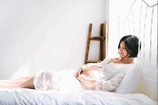 晚上睡觉翻身肚子疼怎么回事,孕妇翻身扯到肚子疼