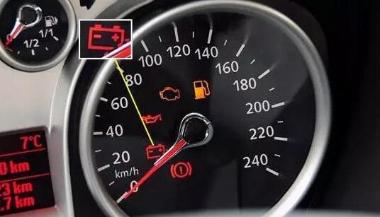 东莞弹个车华盛体验馆告诉车主：仪表盘上的这几个灯亮起时要注意
