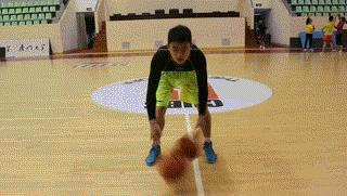 运球节奏入门教学,新手玩球运球教学