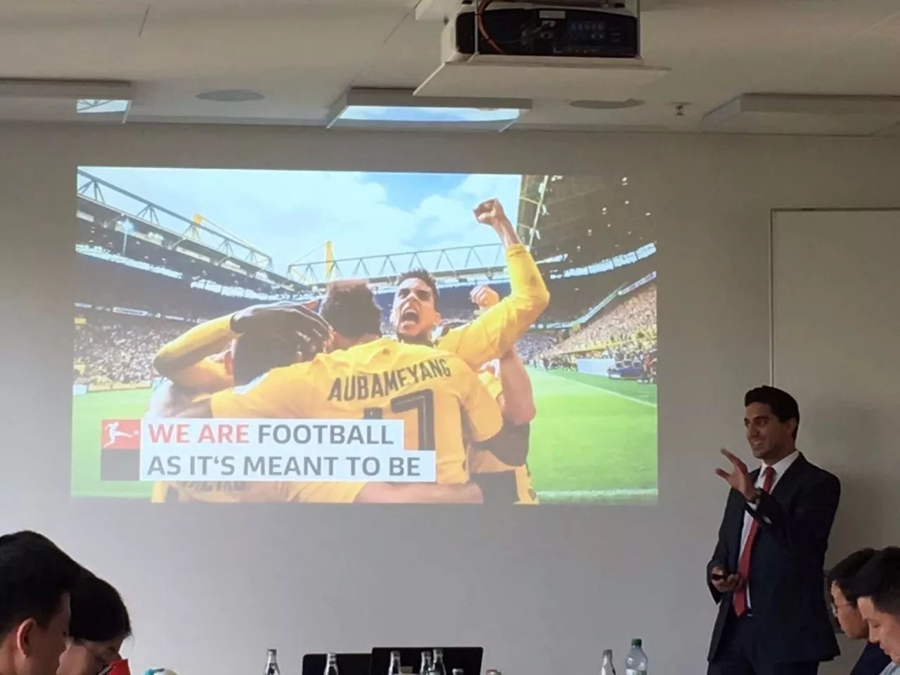 大众青训,为什么大众汽车赞助德国