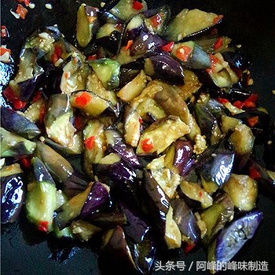 双椒茄子的做法,开胃下饭的家常菜圆茄子