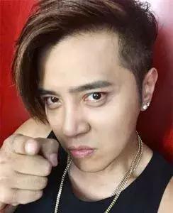 国字脸怎么变成v型脸型,国字脸修饰脸型的发型