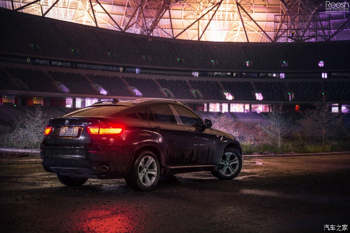 宝马X6,不谈性能如何!自驾遇上大雨还被拍成大片,颜值绝对够!