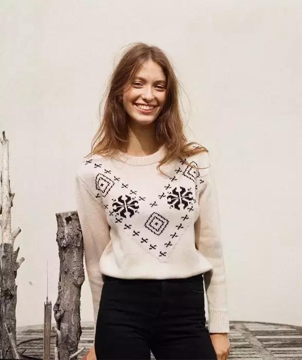 显脸小有层次感的中长发,中长发什么造型显小