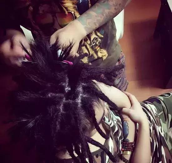 国字脸怎么变成v型脸型,国字脸修饰脸型的发型