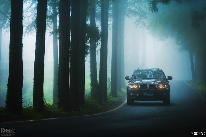 宝马X6，不谈性能如何！自驾遇上大雨还被拍成大片，颜值绝对够！