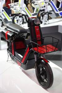 千军万马英雄道爱玛电动车全面领跑