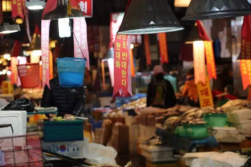 这里可能是唯一能够满足你吃到巨无霸海鲜和偶遇Runningman的地方了！