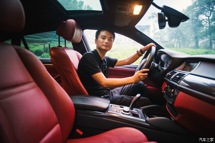 宝马X6，不谈性能如何！自驾遇上大雨还被拍成大片，颜值绝对够！