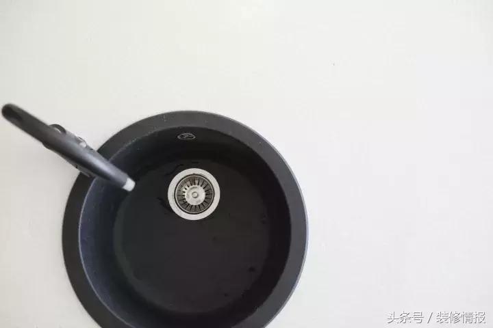 她家竟然有两个衣帽间、两个厨房！