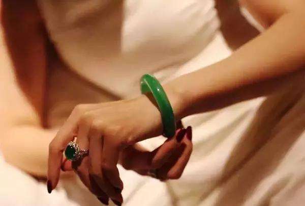 刚买的金手镯断了怎么办,金手镯断了怎么处理保值